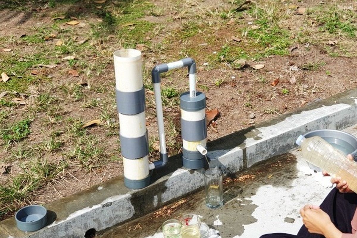 Anak SMP di Makassar Ciptakan Alat Penyaring Air Sederhana untuk Warga Pesisir, Karyanya Viral dan Dipuji
