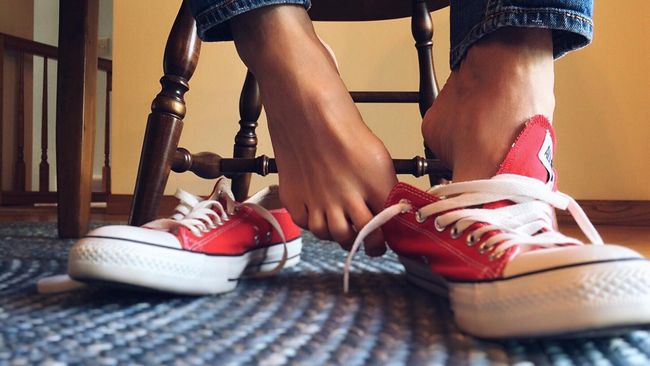 Sepatu Tetap Segar Tanpa Dicuci, Ini 6 Cara Ampuh Hilangkan Bau Tak Sedap