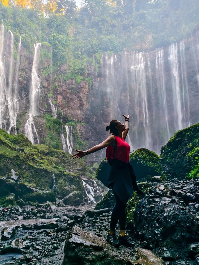 Pesona Luna Maya di Curug Megah Indonesia Curian Perhatian Wisatawan