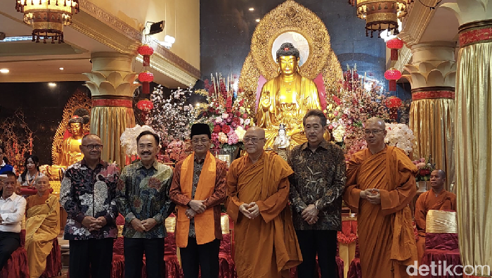 Perayaan Waisak di Jakarta Berlangsung Khidmat, Umat Buddha Padati Wihara untuk Refleksi dan Doa Bersama