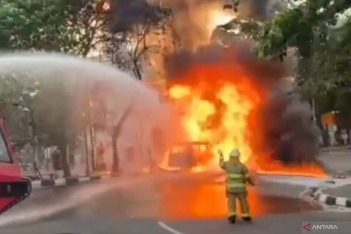 Mobil Pengangkut 900 Liter Minyak Tanah Terbakar di Halim Jakarta Timur, Keselamatan Warga Jadi Perhatian